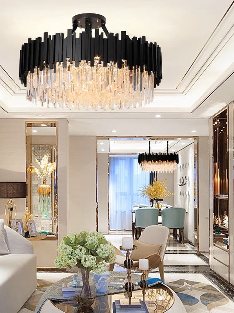 Candelabru cristal negru aplicat pe tavan, lamele transparente in strat dublu, vedere de aproape in interior elegant