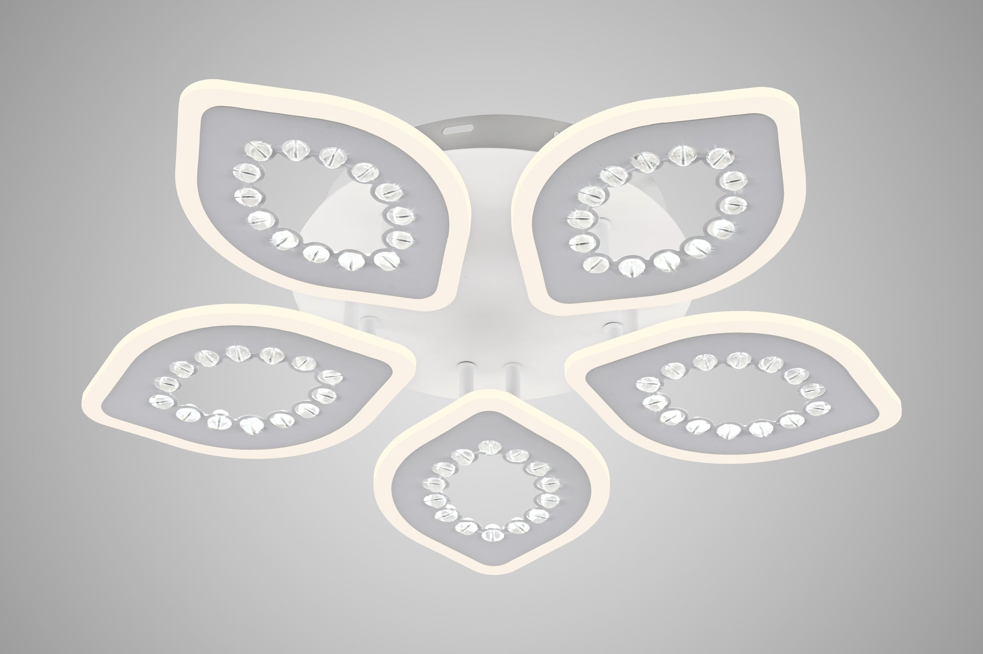 Plafoniera LED tip floare cu 5 petale acrilice si elemente decorative cristal, vedere de jos, design alb elegant