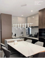Lustra LED suspendata 94W 11280lm, design ondulat acril alb 900mm, montata deasupra mesei de dining