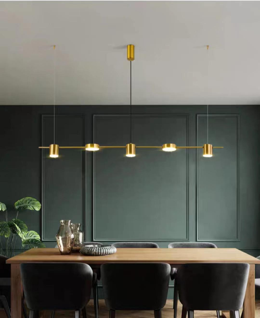 Lustra LED liniara aurie 60W 3000 lm, bara 125 cm cu 5 spoturi, suspendata deasupra mesei de dining