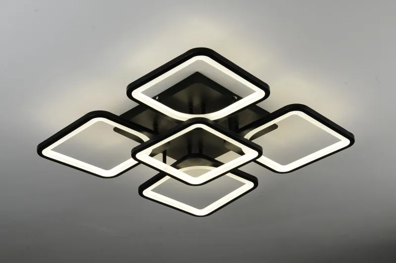 Plafoniera LED neagra aprinsa pe tavan, lumina calda uniforma prin difuzoare acrilice patrate