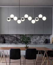 Lustra suspendata liniara cu 11 globuri albe mate, structura neagra mat, 100 cm, soclu G9, deasupra mesei de dining