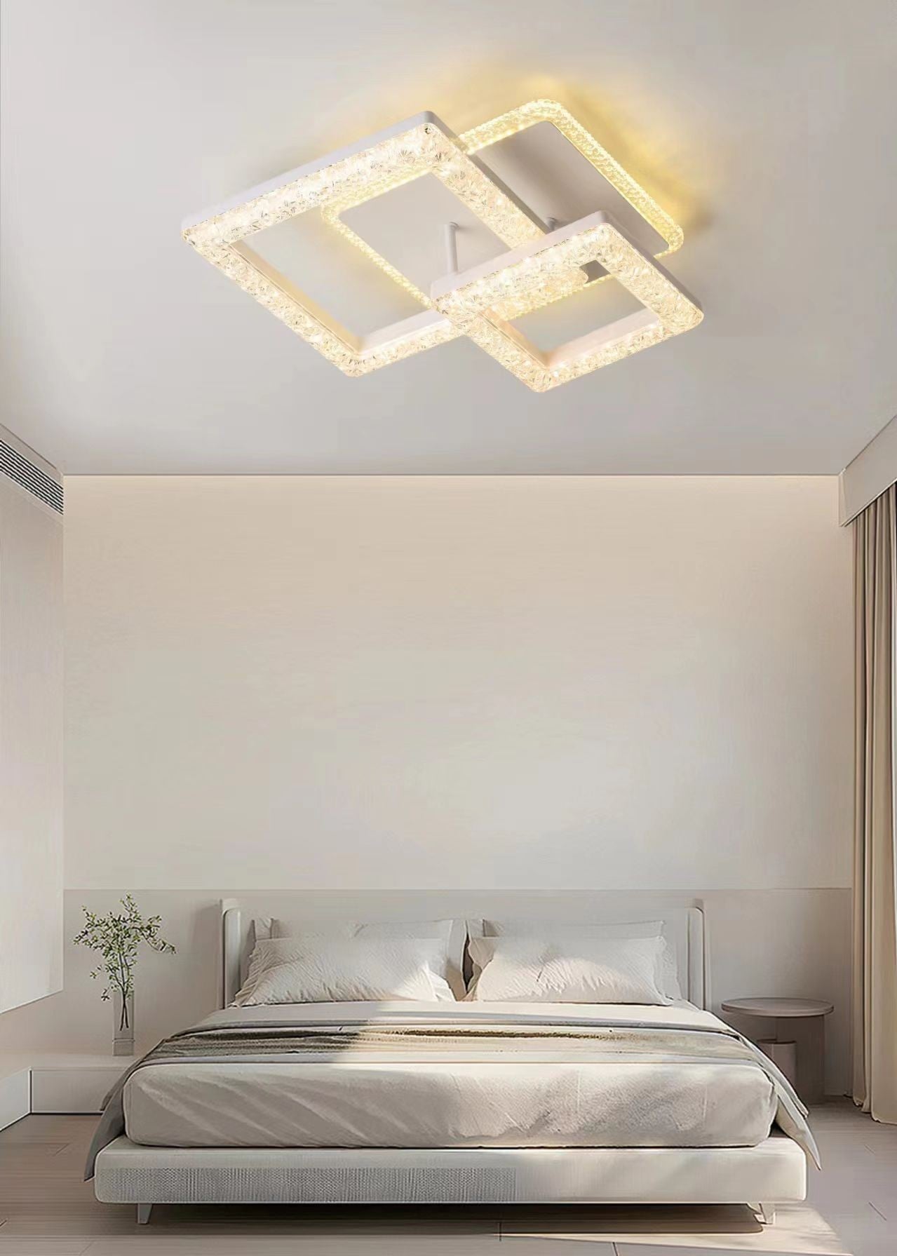 Plafoniera LED cu cadre patrate montata pe tavan in dormitor modern, lumina calda ambientala