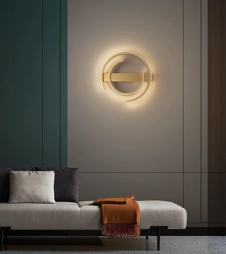 Aplica LED de perete circulara 30W, finisaj auriu, lumina calda 3000K, montaj pe perete living
