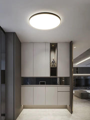 Plafoniera LED ultra slim 40W 6500K IP44, profil 2.1cm, rama neagra rotunda, montata pe tavan in hol modern