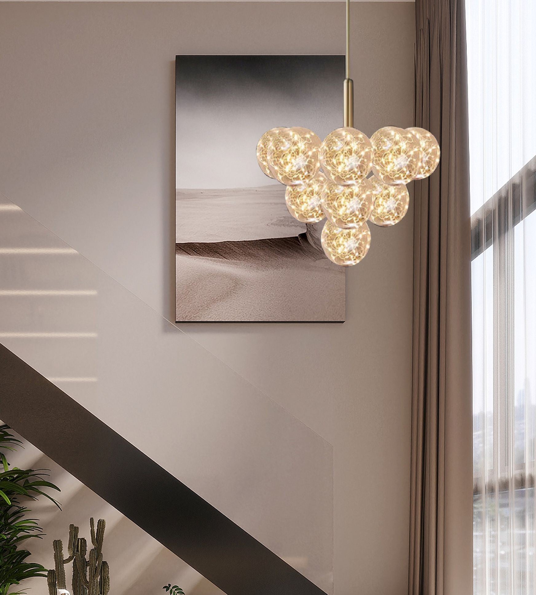 Lustra LED cu globuri sferice de sticla, 3000K, suspendata pe scara interioara rezidentiala moderna