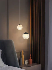 Lustra LED cu glob cristal acrilic fatetат, lumina calda 2700K-6500K, suspendata deasupra noptiere dormitor