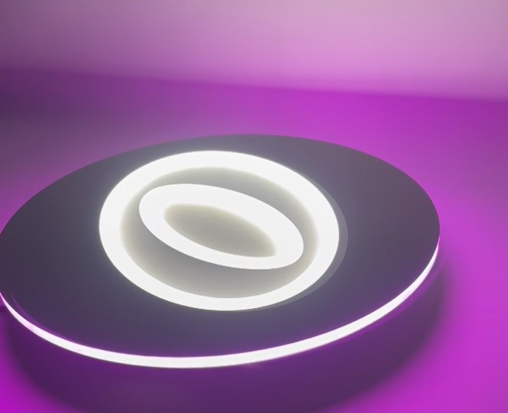Plafoniera LED circulara cu retroiluminare RGB violet, design stratificat, vedere laterala apropiata