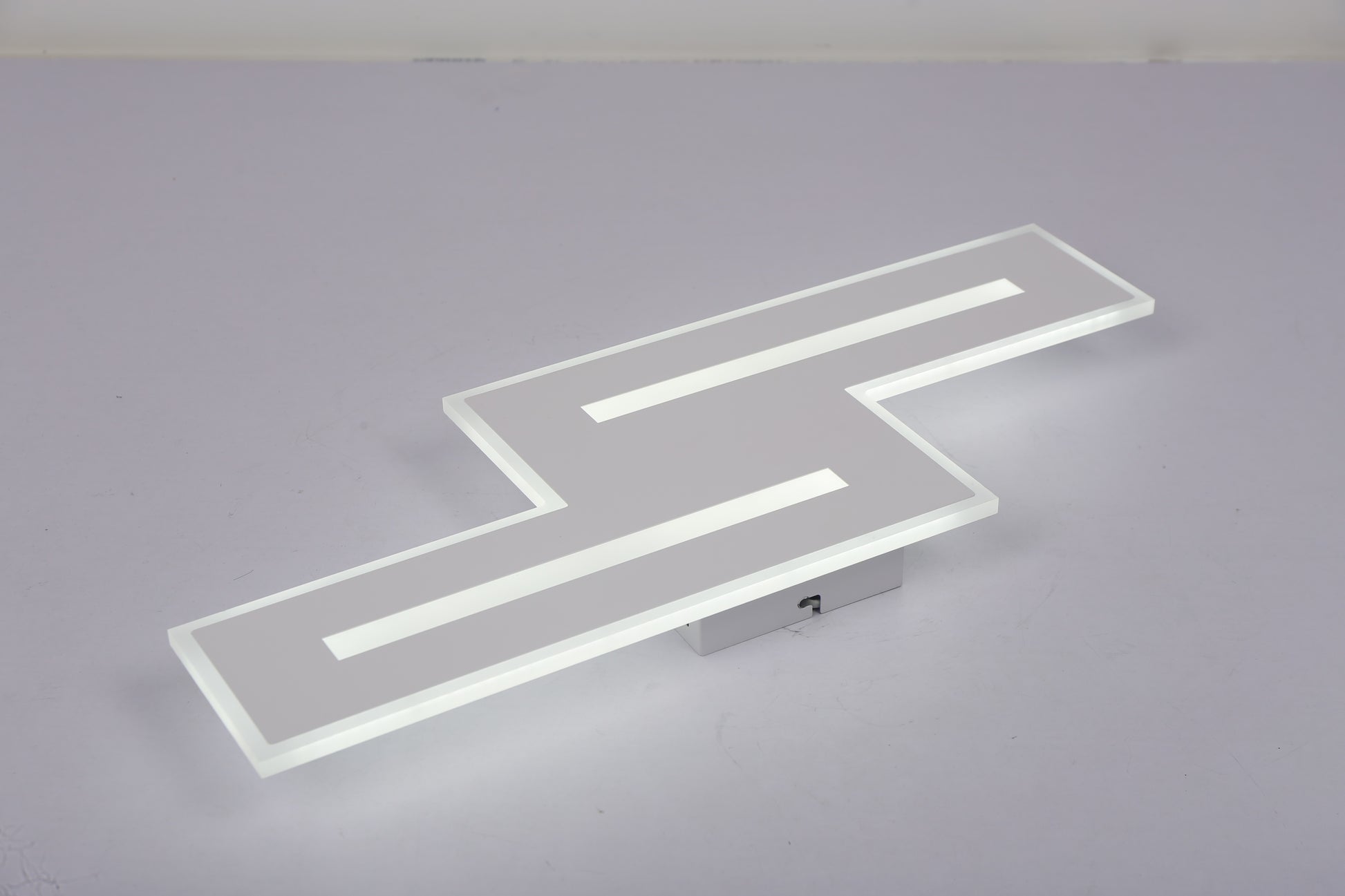 Plafoniera LED geometrica 58W, lumina alba neutra, difuzor acrilic mat, unghi frontal larg