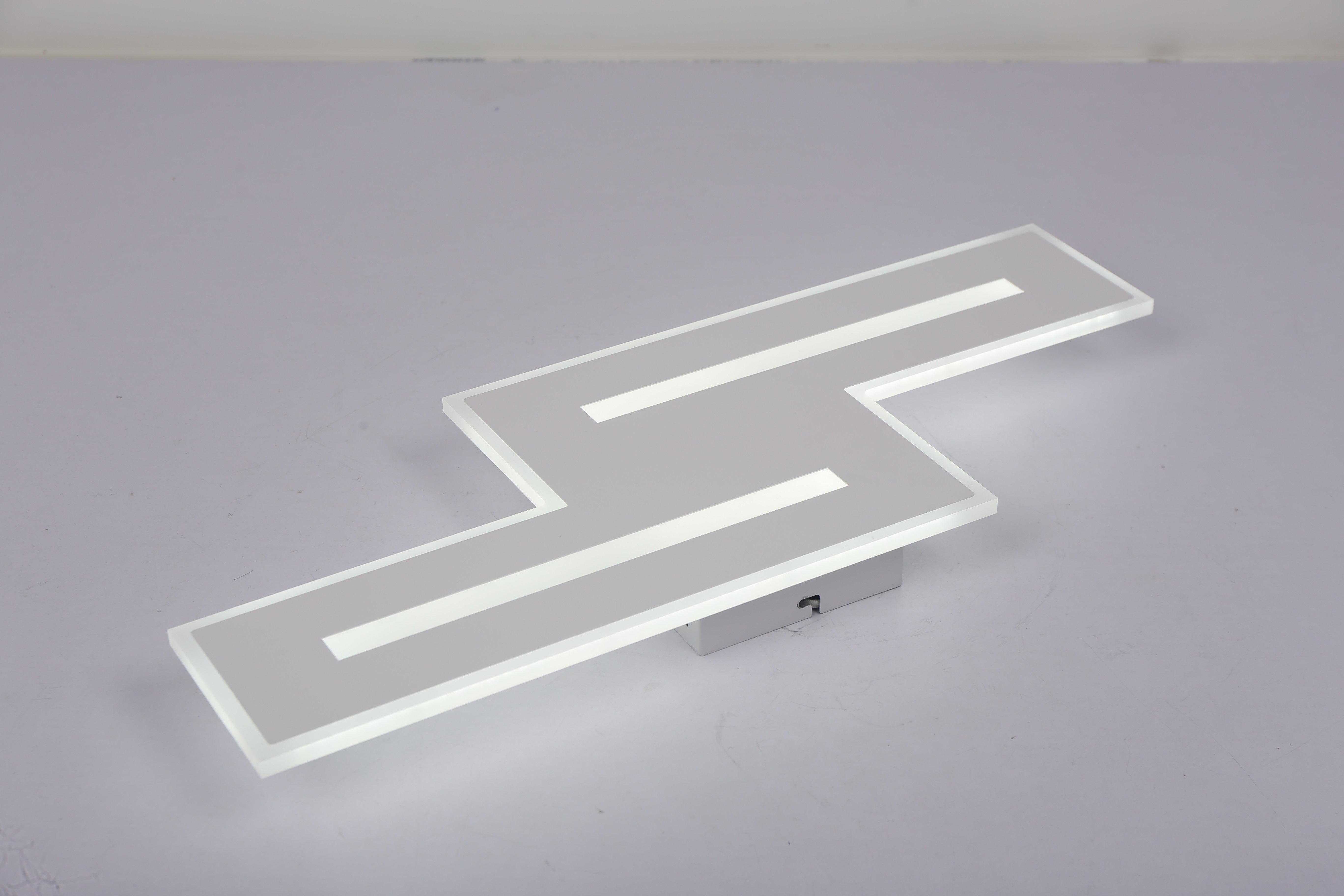 Plafoniera LED geometrica 58W, lumina alba neutra, difuzor acrilic mat, unghi frontal larg